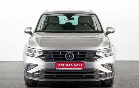 Volkswagen Tiguan II, 2021 год, 2 799 000 рублей, 2 фотография