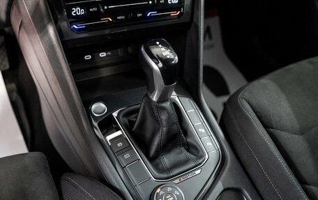 Volkswagen Tiguan II, 2021 год, 2 799 000 рублей, 13 фотография