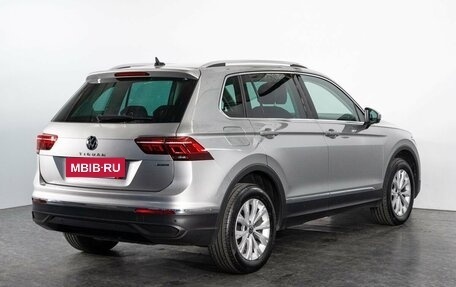 Volkswagen Tiguan II, 2021 год, 2 799 000 рублей, 3 фотография