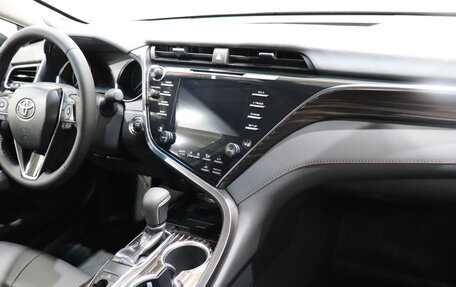Toyota Camry, 2019 год, 2 700 000 рублей, 15 фотография