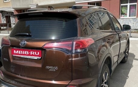Toyota RAV4, 2017 год, 2 450 000 рублей, 2 фотография