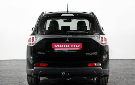 Mitsubishi Outlander III рестайлинг 3, 2014 год, 1 749 000 рублей, 4 фотография