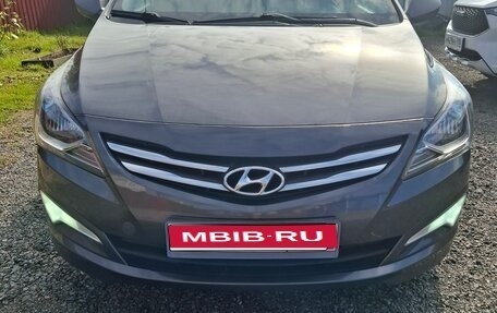 Hyundai Solaris II рестайлинг, 2015 год, 950 000 рублей, 1 фотография