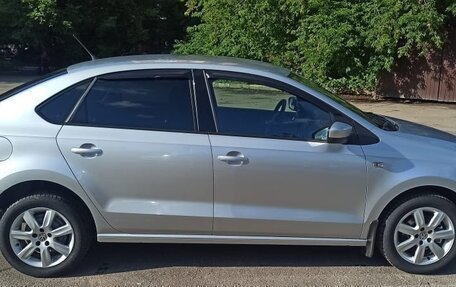 Volkswagen Polo VI (EU Market), 2013 год, 1 400 000 рублей, 1 фотография
