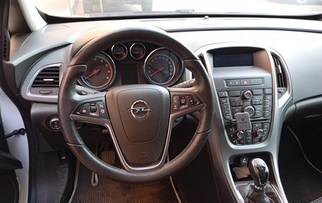 Opel Astra J, 2014 год, 930 000 рублей, 4 фотография