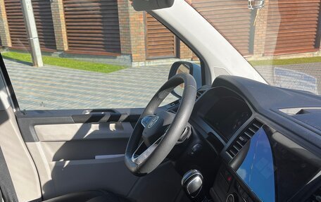 Volkswagen Caravelle T6 рестайлинг, 2019 год, 3 800 000 рублей, 9 фотография