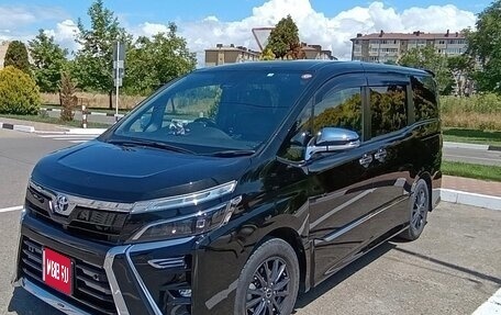 Toyota Voxy III, 2021 год, 3 100 000 рублей, 1 фотография