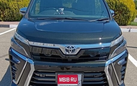 Toyota Voxy III, 2021 год, 3 100 000 рублей, 3 фотография