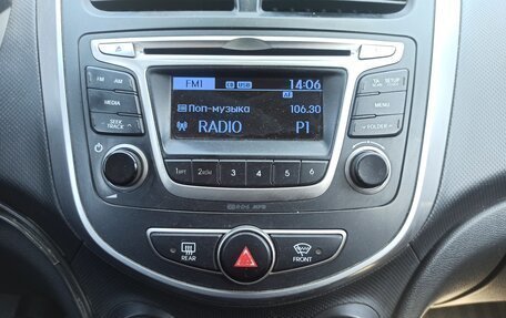Hyundai Solaris II рестайлинг, 2016 год, 1 000 000 рублей, 3 фотография
