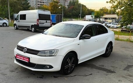 Volkswagen Jetta VI, 2013 год, 910 000 рублей, 1 фотография