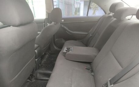 Toyota Avensis III рестайлинг, 2004 год, 750 000 рублей, 6 фотография