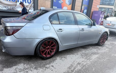 BMW 5 серия, 2004 год, 599 999 рублей, 3 фотография