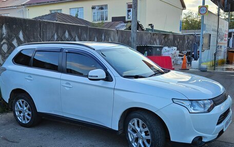 Mitsubishi Outlander III рестайлинг 3, 2013 год, 1 300 000 рублей, 4 фотография