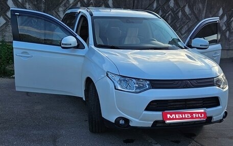 Mitsubishi Outlander III рестайлинг 3, 2013 год, 1 300 000 рублей, 6 фотография