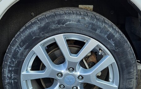 Mitsubishi Outlander III рестайлинг 3, 2013 год, 1 300 000 рублей, 15 фотография