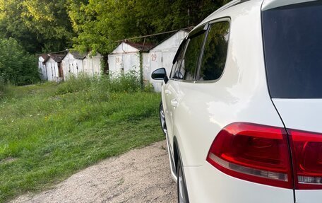 Volkswagen Touareg III, 2011 год, 2 015 000 рублей, 3 фотография