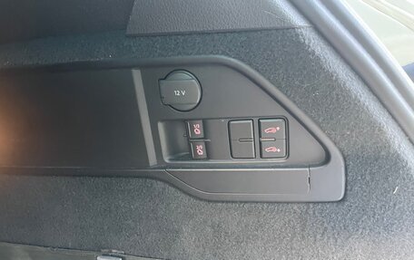 Volkswagen Touareg III, 2011 год, 2 015 000 рублей, 12 фотография