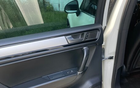 Volkswagen Touareg III, 2011 год, 2 015 000 рублей, 16 фотография