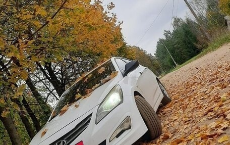 Hyundai Solaris II рестайлинг, 2015 год, 1 100 000 рублей, 1 фотография