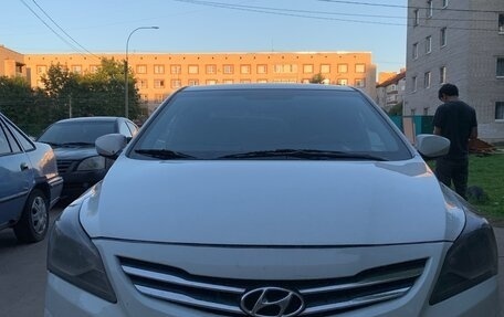 Hyundai Solaris II рестайлинг, 2015 год, 550 000 рублей, 1 фотография