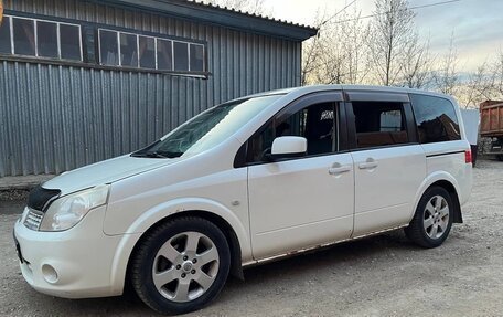 Nissan Lafesta I, 2004 год, 600 000 рублей, 2 фотография