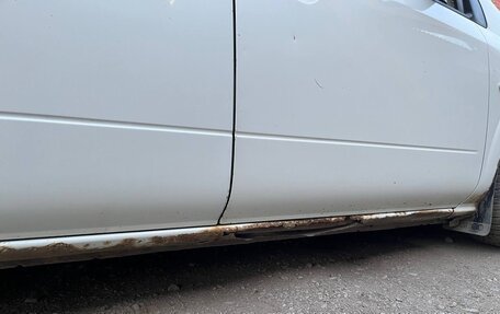 Nissan Lafesta I, 2004 год, 600 000 рублей, 8 фотография