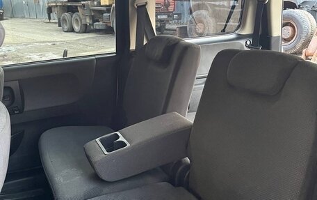 Nissan Lafesta I, 2004 год, 600 000 рублей, 17 фотография