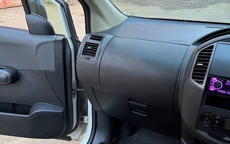 Nissan Lafesta I, 2004 год, 600 000 рублей, 12 фотография