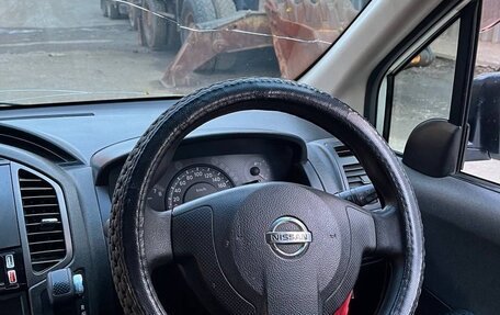 Nissan Lafesta I, 2004 год, 600 000 рублей, 10 фотография