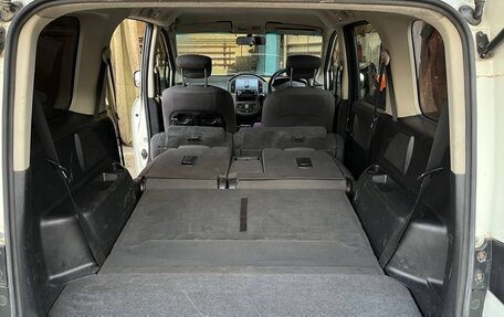 Nissan Lafesta I, 2004 год, 600 000 рублей, 19 фотография