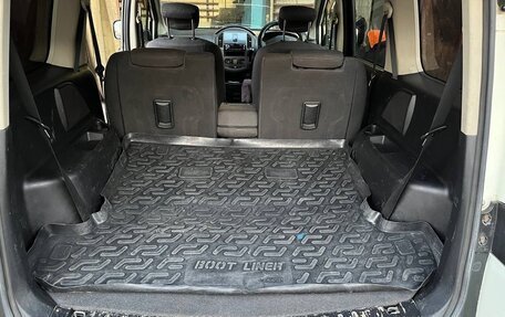 Nissan Lafesta I, 2004 год, 600 000 рублей, 20 фотография