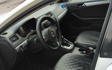 Volkswagen Jetta VI, 2013 год, 910 000 рублей, 8 фотография