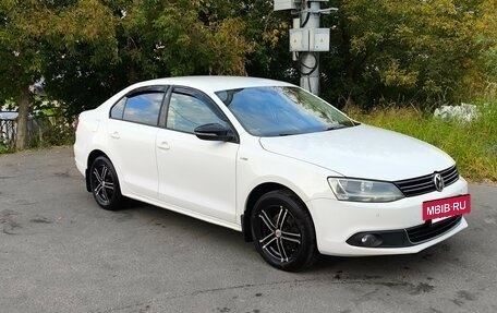 Volkswagen Jetta VI, 2013 год, 910 000 рублей, 3 фотография
