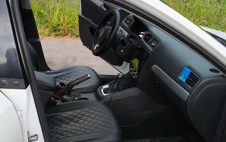 Volkswagen Jetta VI, 2013 год, 910 000 рублей, 13 фотография