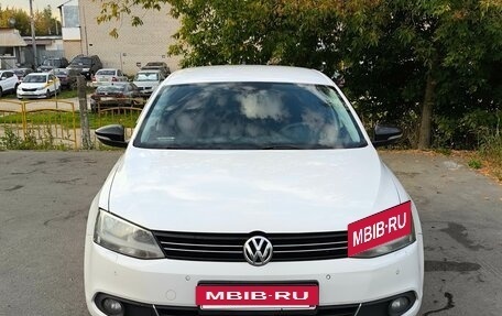 Volkswagen Jetta VI, 2013 год, 910 000 рублей, 2 фотография