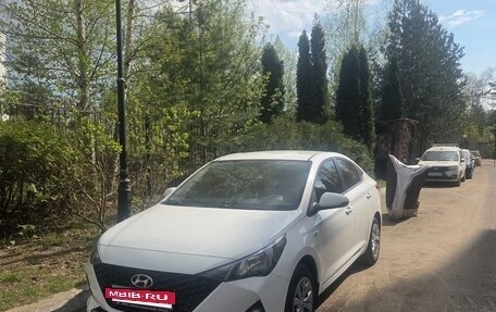 Hyundai Solaris II рестайлинг, 2021 год, 1 500 000 рублей, 2 фотография
