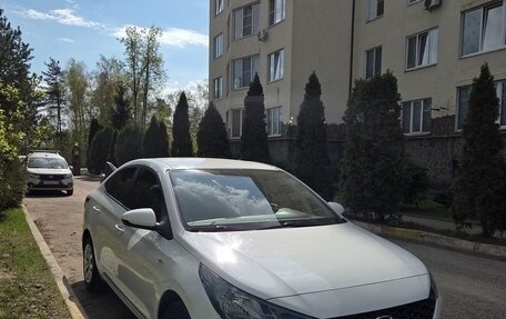 Hyundai Solaris II рестайлинг, 2021 год, 1 500 000 рублей, 4 фотография