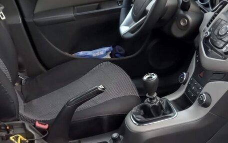 Chevrolet Cruze II, 2010 год, 745 000 рублей, 10 фотография