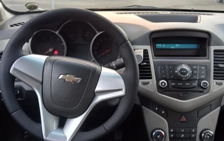 Chevrolet Cruze II, 2010 год, 745 000 рублей, 9 фотография