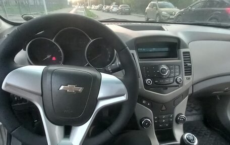 Chevrolet Cruze II, 2010 год, 745 000 рублей, 12 фотография