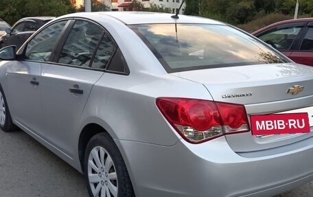 Chevrolet Cruze II, 2010 год, 745 000 рублей, 5 фотография