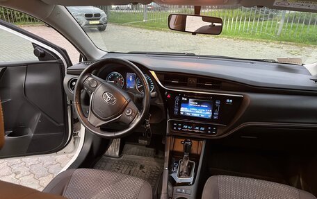 Toyota Corolla, 2018 год, 2 000 000 рублей, 10 фотография