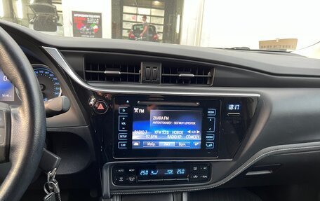 Toyota Corolla, 2018 год, 2 000 000 рублей, 11 фотография