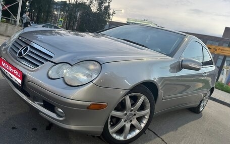 Mercedes-Benz C-Класс, 2004 год, 650 000 рублей, 1 фотография