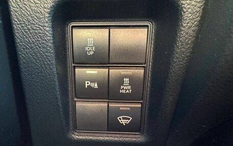 Toyota Land Cruiser Prado 150 рестайлинг 2, 2020 год, 3 950 000 рублей, 15 фотография