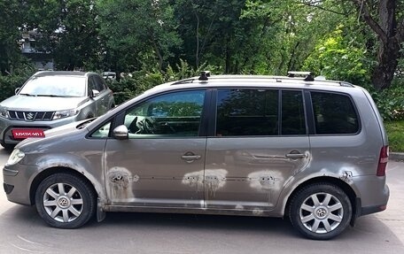 Volkswagen Touran III, 2010 год, 385 000 рублей, 1 фотография