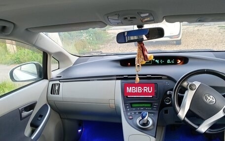 Toyota Prius, 2010 год, 1 050 000 рублей, 10 фотография