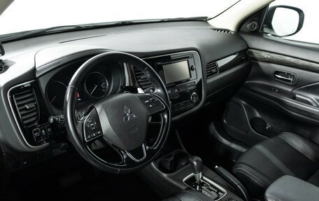 Mitsubishi Outlander III рестайлинг 3, 2015 год, 2 159 700 рублей, 11 фотография