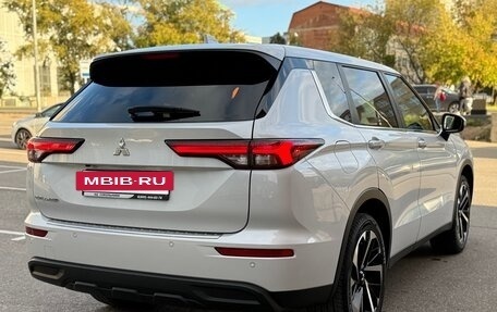 Mitsubishi Outlander, 2021 год, 3 888 800 рублей, 3 фотография