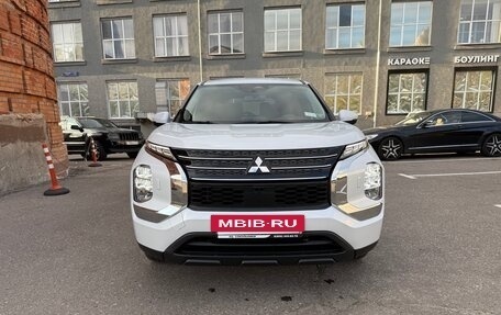 Mitsubishi Outlander, 2021 год, 3 888 800 рублей, 7 фотография